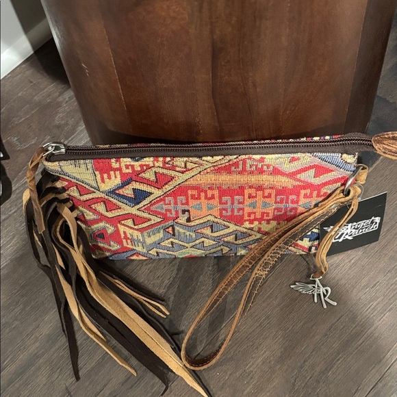 Angel Ranch Taylor Wristlet,Aztec rug print,leather strap,zip top & compartment - Picture 4 of 10